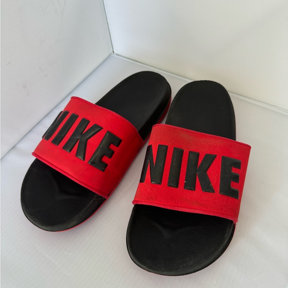 Nike flip flops size 9M